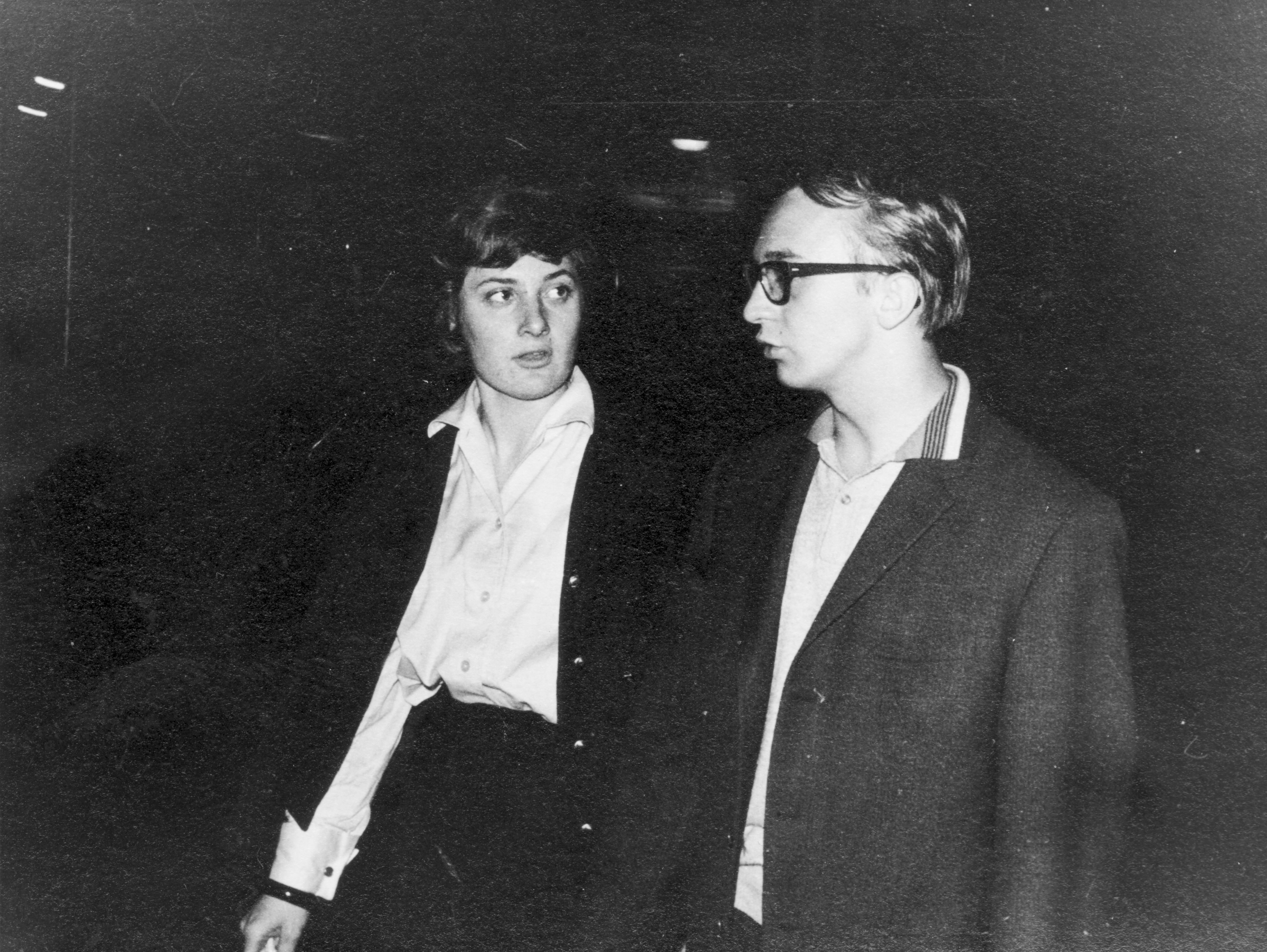 Barbara Schemeth und Erich (später dann: Erik) Göller 1964 auf dem Weg ins Nirgendwo, welches Immer und Überall und Ewig ist. Schade, dass die Zeit unseres Zusammenseins nur so kurz sein durfte.